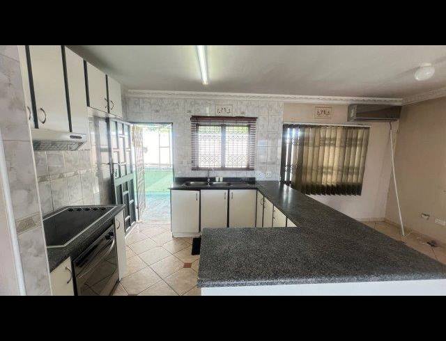 3 BEDROOM TOWNHOUSE FOR SALE IN UMHLATUZANA